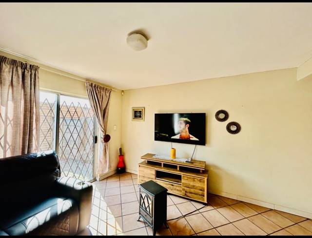 2 BEDROOM HOUSE FOR SALE IN VANDERBIJLPARK CE 3